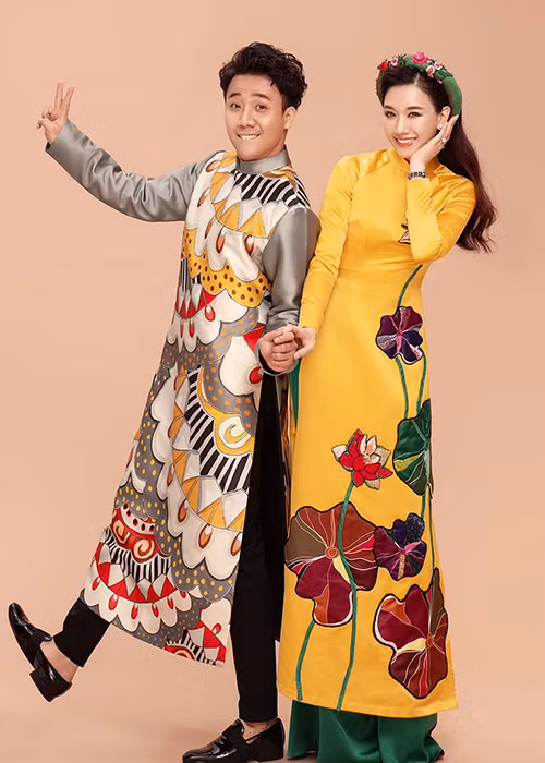 Nam danh hài có không ít bộ ảnh áo dài chụp cùng bà xã. Ảnh: Dân Việt