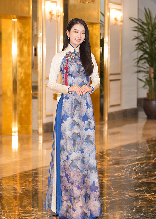 Ý Nhi sinh năm 1999, là Hoa khôi Đại học Huế 2020.