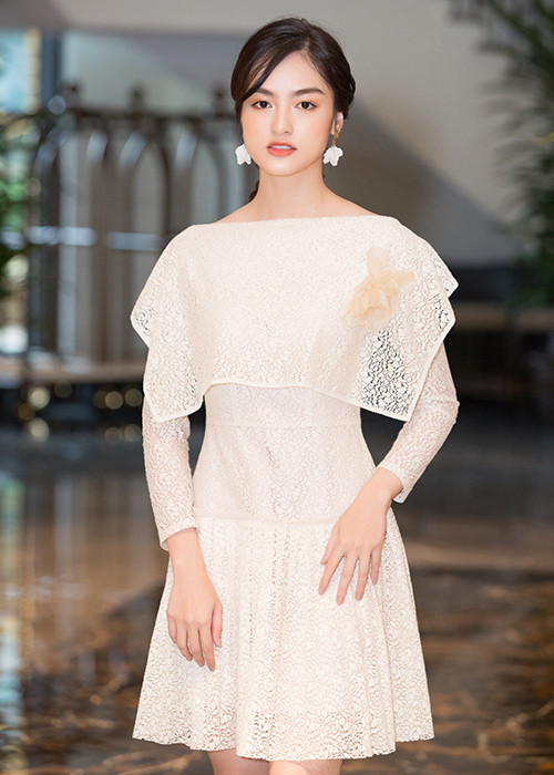 Người đẹp sinh năm 1999 gây ấn tượng bởi thành tích học tập khủng với điểm xét tuyển đại học là 29 điểm.