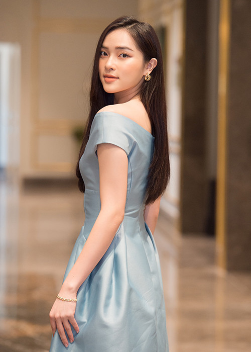 Nàng mẫu ảnh sinh năm 1998 sở hữu nhan sắc được ví như “phép cộng” hoàn hảo giữa 2 hot girl Châu Bùi và Hạ Vi.