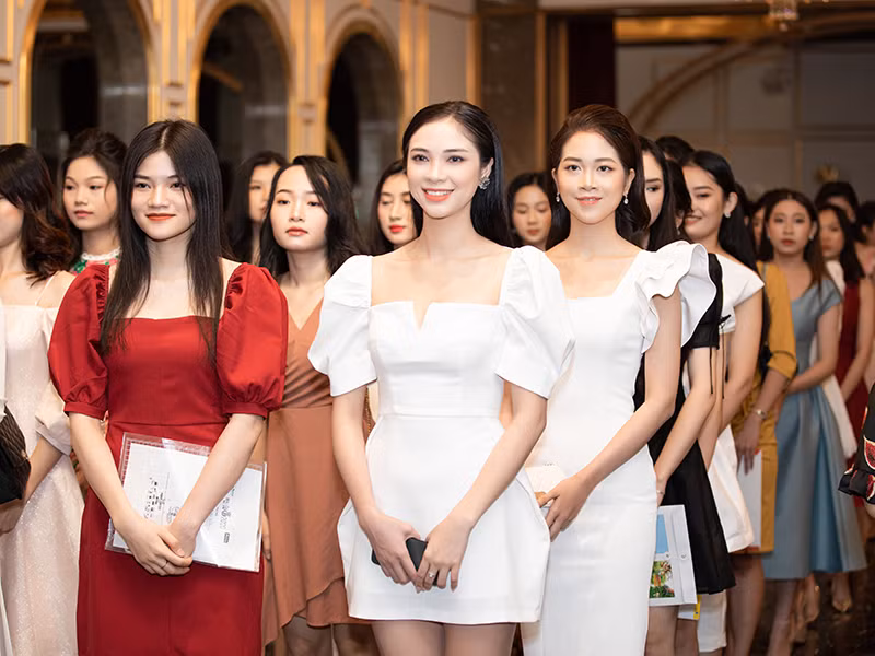 Kết thúc buổi sơ khảo phía Bắc, ban giám khảo sẽ chọn ra 30 thí sinh bước tiếp vào bán kết Hoa hậu Việt Nam 2020.