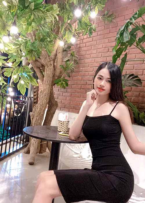 Thu Phương theo đuổi hình ảnh trẻ trung, gợi cảm.