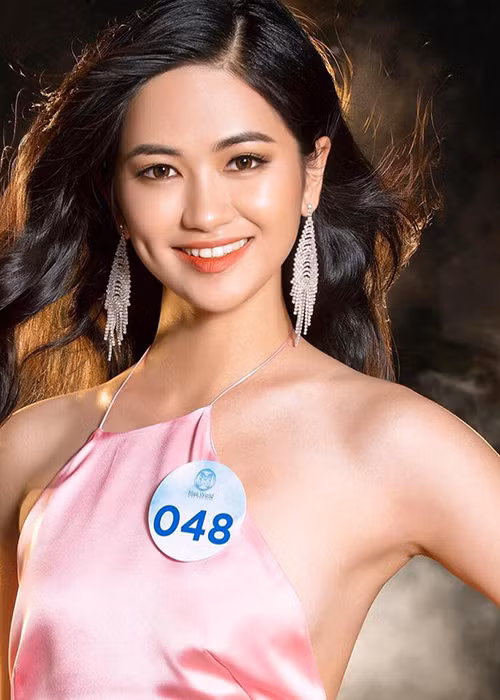 Chân dài gốc Bắc Ninh tỏa sáng ở Hoa hậu Thế giới Việt Nam với thành tích top 5 cùng giải phụ Người đẹp biển.
