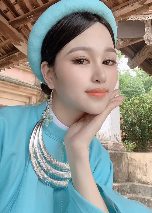 9X chia sẻ trên Vietnamnet, cô rất vui khi được so sánh với Á hậu Thụy Vân vì nghĩ ít nhất cô có gương mặt hợp với cuộc thi nhan sắc.