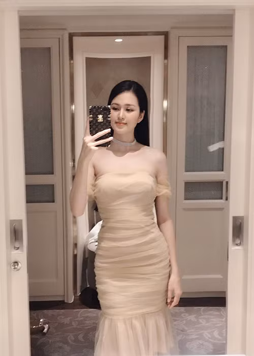 Sau khi ra trường, cô theo con đường làm mẫu ảnh, mẫu catwalk và trợ giảng cho giáo viên dạy múa.