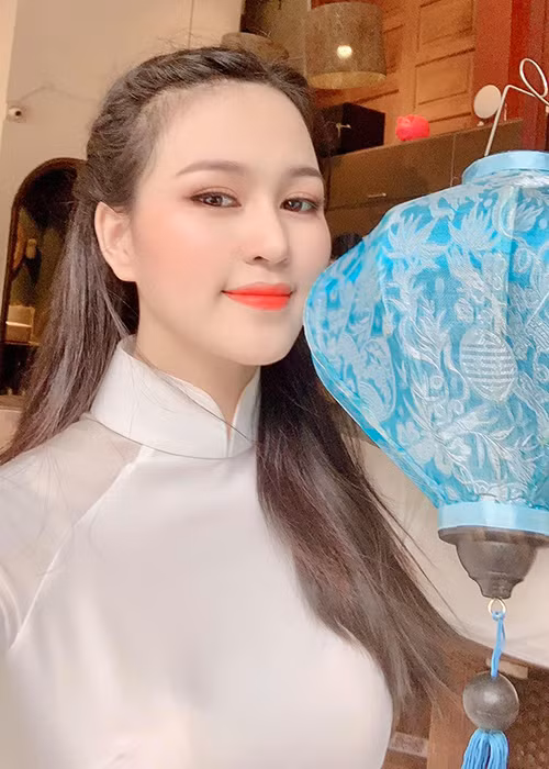 Gương mặt của Trần Thị Yến được nhiều người nhận xét hao hao Á hậu Thụy Vân.