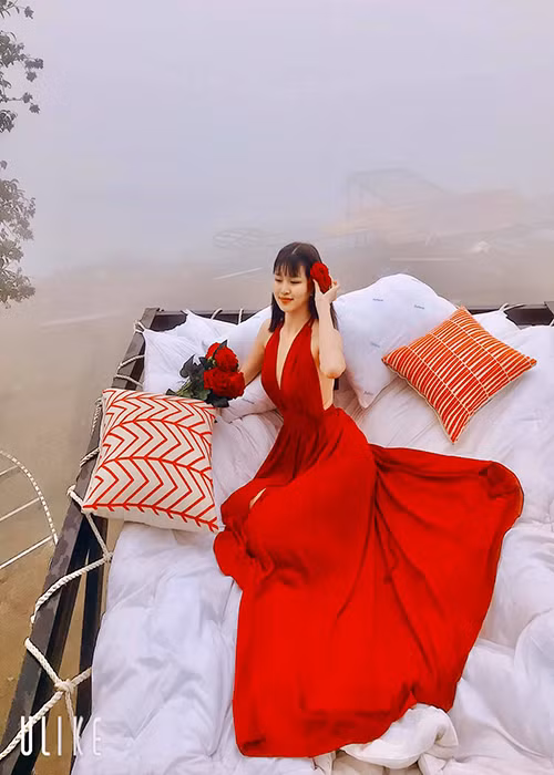 Người đẹp đến từ Thanh Hóa tiết lộ, người truyền cảm hứng cho cô đến với cuộc thi nhan sắc chính là Hoa hậu H’hen Niê.