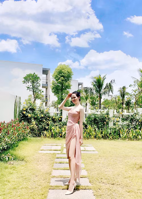 Khi đang theo học ngành Kế toán vì định hướng của bố mẹ, bản sao Thụy Vân đăng ký thêm lớp biên đạo múa của Trường Văn hóa Nghệ thuật và Du lịch Bắc Ninh.