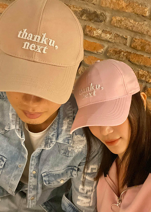 Không còn đăng ảnh hẹn hò ngọt ngào như trước, Sĩ Thanh và Huỳnh Phương khiến fan thắc mắc về chuyện tình cảm.