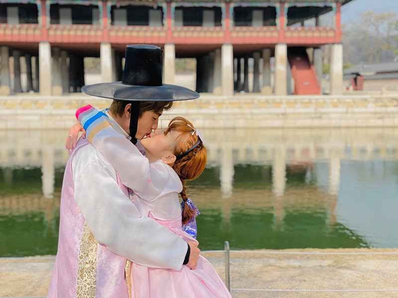 Sĩ Thanh và Huỳnh Phương có nhiều khoảnh khắc hẹn hò lãng mạn trong 1 năm qua.