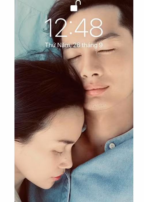 Vào dịp sinh nhật Sĩ Thanh, Huỳnh Phương tặng bạn gái chiếc nhẫn kim cương.