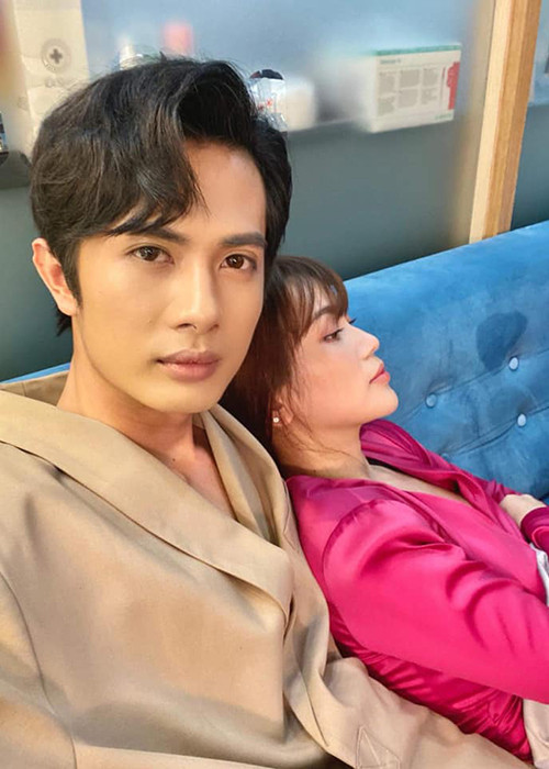 Đáng chú ý, Sĩ Thanh thường hay đăng status ẩn ý độc thân.