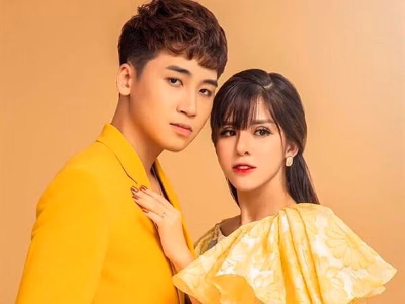 Mỹ Linh - bà xã của vlogger Huy Cung cũng là nạn nhân của tin đồn thất thiệt. Cô từng bị tung tin "bỏ học từ năm lớp 7, lên Hà Nội làm gái”. Tin đồn này khiến cuộc sống và công việc của vợ chồng Huy Cung lao đao, nhiều hợp đồng quảng cáo của vlogger bị hủy.