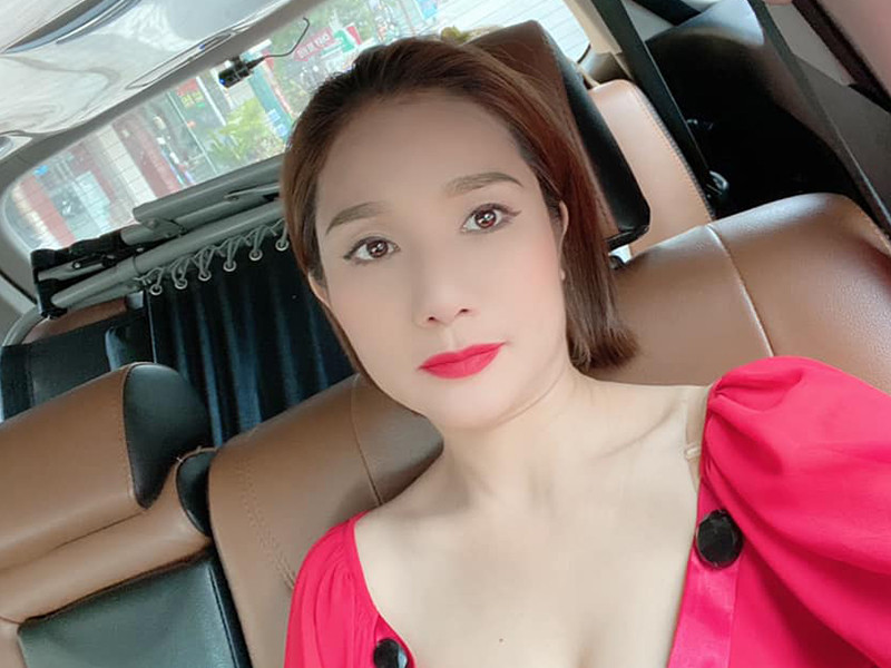 Cát Tường đáp trả antifan tấn công gia đình của cô: “Ai cho các bạn được chỉ trích, nguyền rủa, sỉ vả, lăng mạ người khác. Thay vì thời gian đi chửi rủa người khác thì hãy chăm lo cuộc sống của mình”.