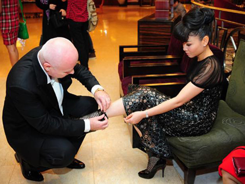 "Nữ hoàng nhạc dance" luôn được chồng ngoại quốc chiều chuộng hết lòng.