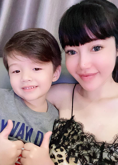 Con trai của Elly Trần kháu khỉnh như soái ca nhí.
