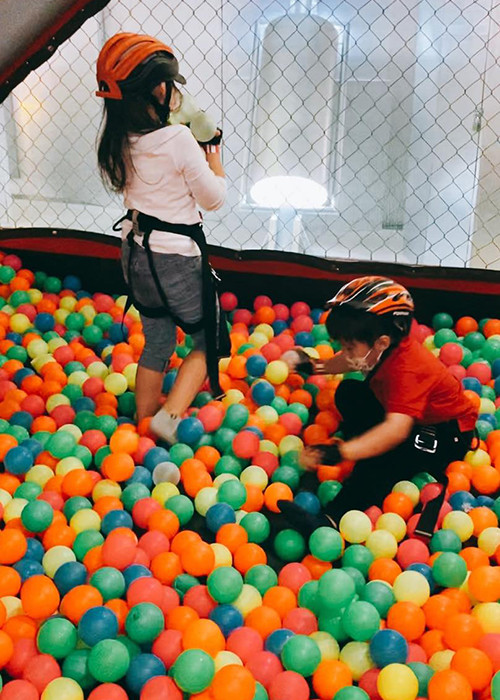 Elly Trần luôn chọn lọc các hoạt động để hai con tham gia.