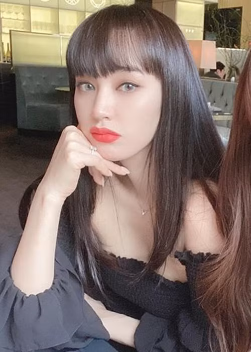 Sau 10 năm đăng quang, Jung Sora trẻ trung, gợi cảm hơn.