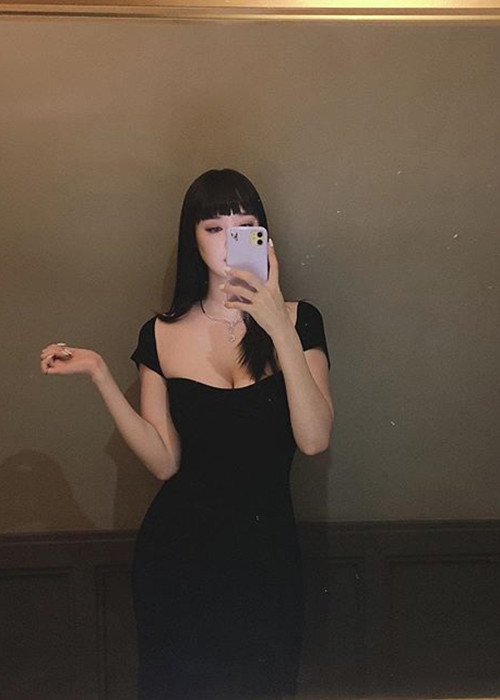 Người đẹp sinh năm 1991 có gia thế khủng khi là con gái của cựu Chủ tịch Phòng thương mại Hàn Quốc tại Thượng Hải.