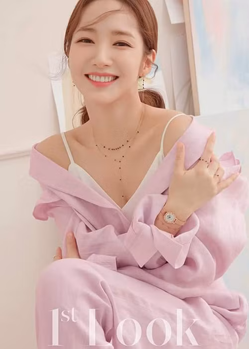 Park Min Young khoe nhan sắc dao kéo gây mê khi chụp ảnh tạp chí.