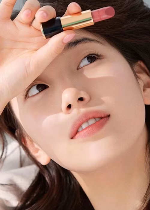 Nữ ca sĩ giữ phong độ nhan sắc trong suốt 10 năm hoạt động trong showbiz.