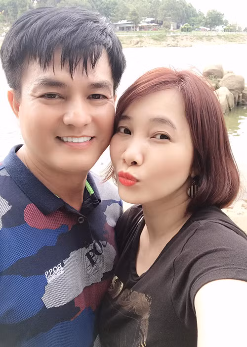 Trên Ngôi sao, Thanh Trúc chia sẻ rằng cô biết những cảnh tình cảm mà chồng đóng đều là phục vụ nghệ thuật, là nghề của anh.