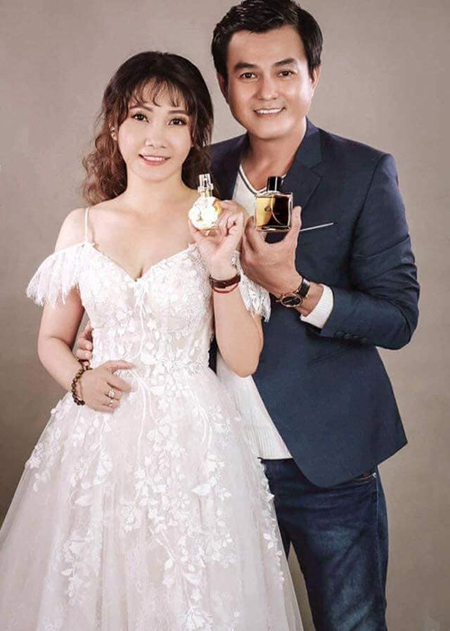 Nam diễn viên còn khen bà xã giỏi quán xuyến gia đình, đảm đang, đặc biệt nấu ăn rất ngon.