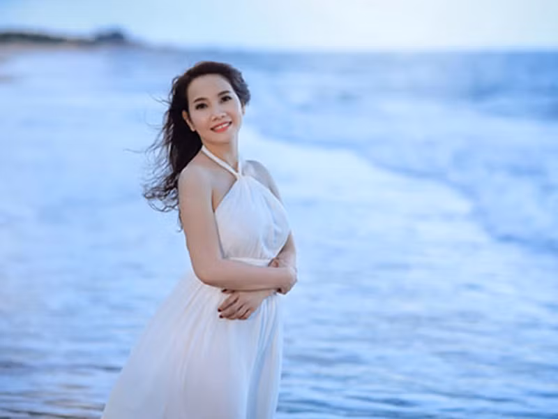 Bà xã của Cao Minh Đạt sở hữu vẻ ngoài dịu dàng, nữ tính. Ảnh: Khám phá