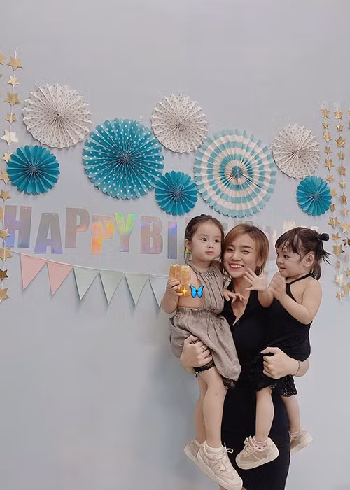 Bảo Ngọc vẫn lạc quan, vui vẻ, không hề tỏ ra bi lụy sau khi hôn nhân với Hoài Lâm tan vỡ.