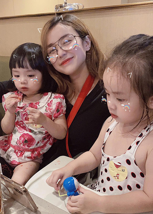 Vợ cũ của Hoài Lâm đến nay vẫn một mình chăm sóc hai con gái, không cần trợ cấp của nam ca sĩ.