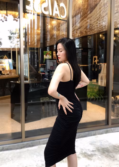 4 năm sau khi ly hôn, Lý Phương Châu trẻ trung, gợi cảm hơn.