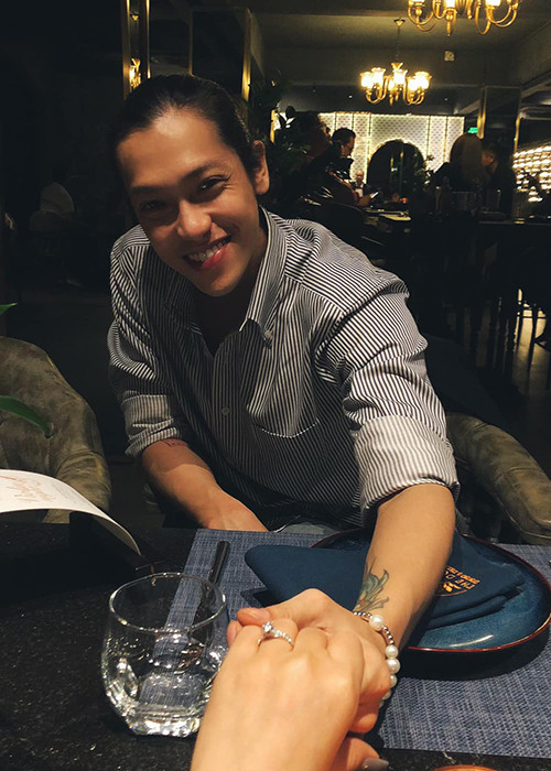 Trong 3 năm qua, cặp đôi thường xuyên khoe tình cảm mặn nồng qua những lời có cánh hay hành động lãng mạn dành cho nhau.