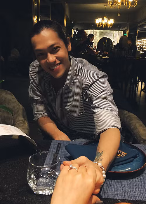 Trong 3 năm qua, cặp đôi thường xuyên khoe tình cảm mặn nồng qua những lời có cánh hay hành động lãng mạn dành cho nhau.