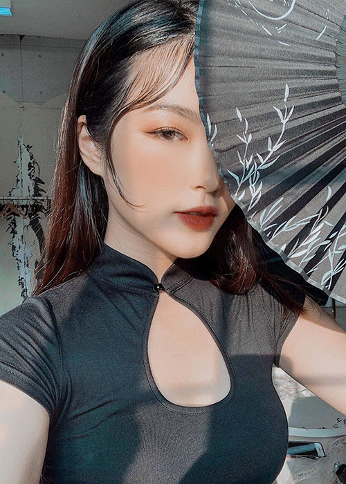 Thần thái của Linh Chi nhận được những lời khen ngợi.