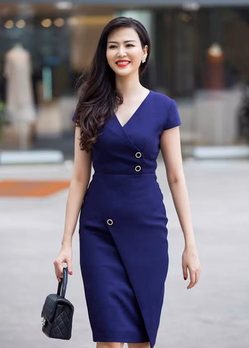 Hoa hậu Việt Nam 1994 còn phát ngôn gây bão khi tham gia một talkshow: "Khóc ở đâu cũng thế thôi nhưng khóc ở trong xe Mercedes vẫn thích hơn trên xe đạp hay đằng sau một cái Wave Tàu". Ảnh: Thể thao văn hóa