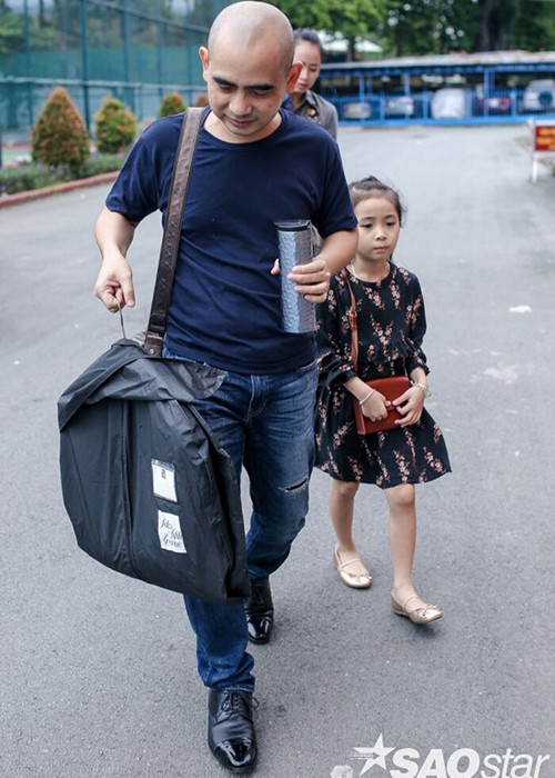 Năm 2015, trong lần hiếm hoi trả lời về gia đình, nhạc sĩ Đức Trí cho biết, vợ anh là người hết lòng vì gia đình, biết vun vén và chăm sóc chồng con. Đôi lúc vợ giống như bạn của anh hơn là người yêu, có lẽ vì vậy sự kết nối giữa hai vợ chồng lâu bền hơn. Ảnh: Saostar