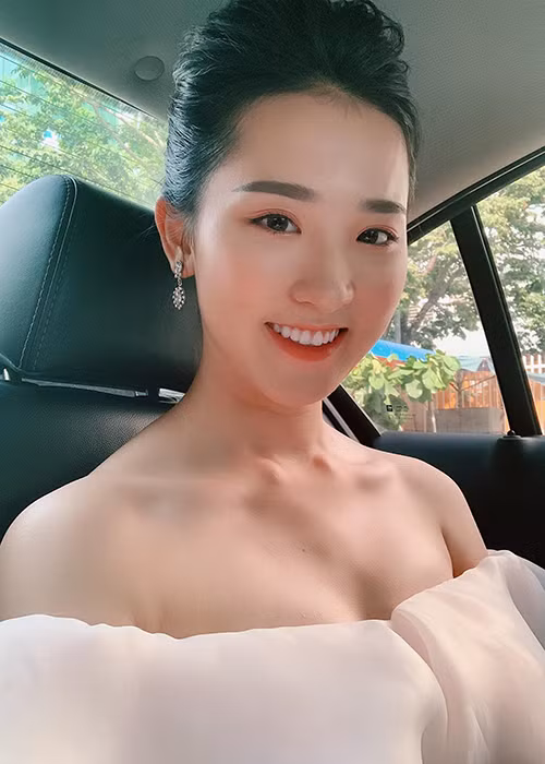 Cô được đánh giá ngày càng thăng hạng về nhan sắc.