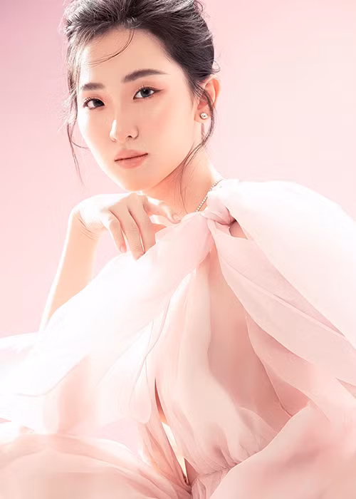 Bản sao Lưu Diệc Phi quyết định trở lại cuộc thi Hoa hậu Việt Nam để giành vương miện.