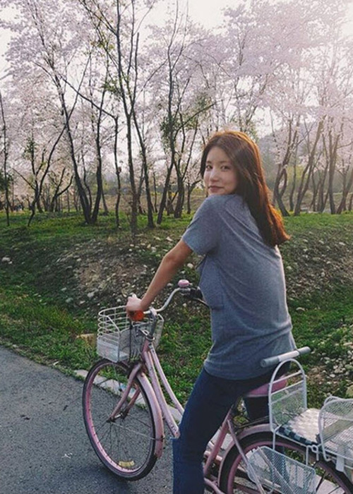 Trong khi giao lưu với fan, nữ diễn viên cũng tiết lộ rằng cô đang hẹn hò. Ảnh: Dân Việt Mời quý độc giả xem video "Trấn Thành - Hari Won xuất hiện trên sách Hàn Quốc". Nguồn VTC