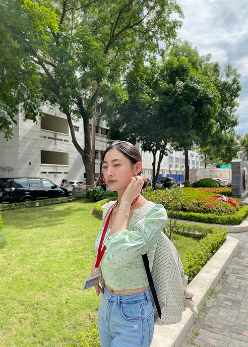 Ở tuổi 20, nàng hoa hậu trở thành giám đốc phát triển của một dự án.