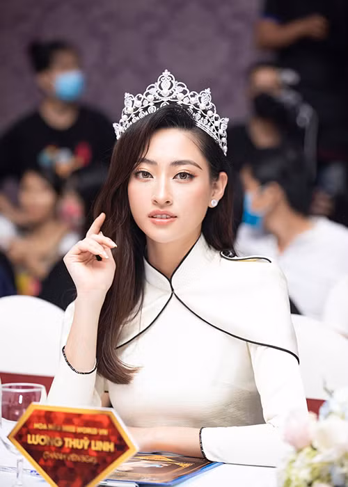 Hoa hậu Lương Thùy Linh đang trên hành trình đương nhiệm. Năm 2019, cô đoạt thành tích top 12 Hoa hậu Thế giới. Năm 2021, Lương Thùy Linh sẽ tái xuất ở đấu trường này khi ban tổ chức muốn thực hiện cuộc thi hùng biện Head To Head giữa các thí sinh năm 2019.