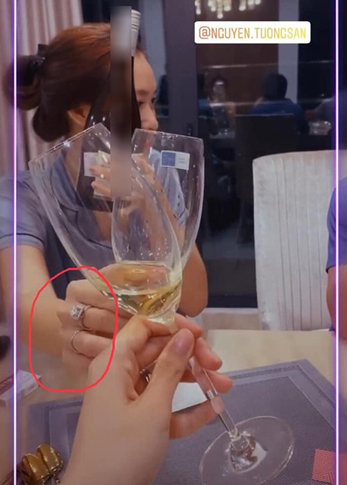 Tháng 4/2020, Tường San vướng nghi vấn chuẩn bị lên xe hoa. Theo những thông tin đồn thổi, cô đính hôn năm 2019 với thiếu gia làm trong ngành hàng không, hơn cô 10 tuổi.