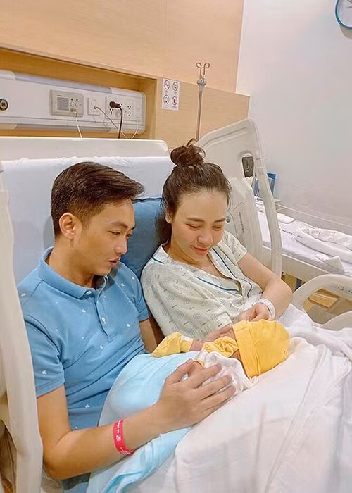 Cô công chúa của Đàm Thu Trang - Cường Đô la sinh ra đã ngậm thìa vàng khi có bố là một doanh nhân thành đạt.