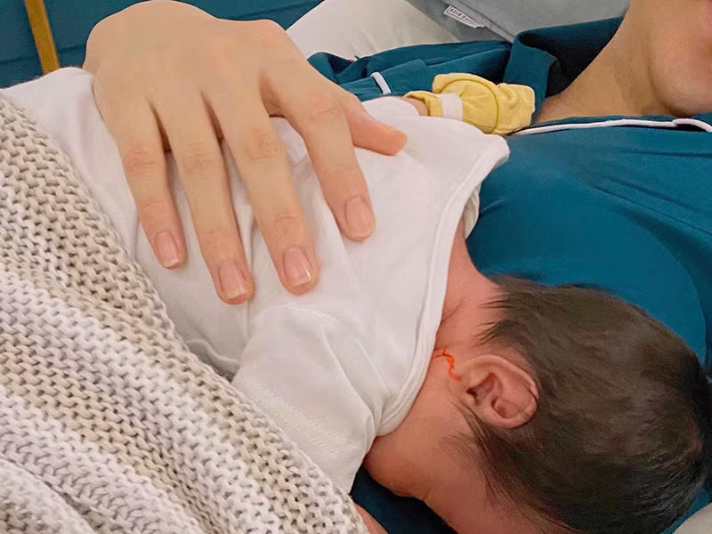 Nhiều khán giả đoán chắc gương mặt bé Suchin cũng bụ bẫm, đáng yêu.