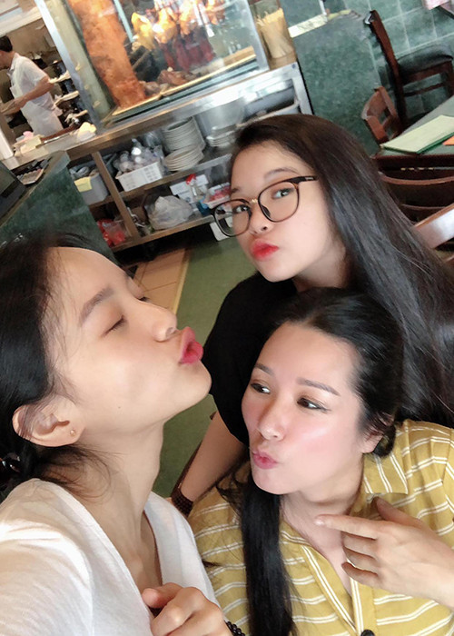 Hiện tại Thanh Thanh Hiền chưa muốn chia sẻ quá nhiều về đời tư mà muốn chọn một thời điểm thích hợp để lên tiếng. Trong khi đó, ca sĩ Chế Phong giữ im lặng về cuộc sống hôn nhân.