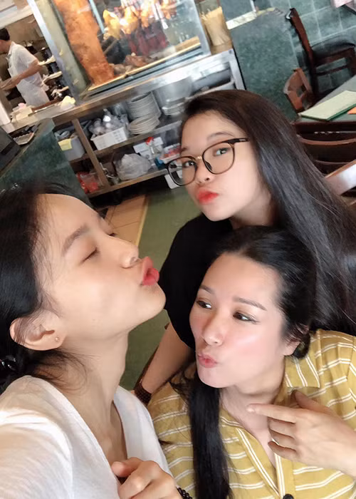 Hiện tại Thanh Thanh Hiền chưa muốn chia sẻ quá nhiều về đời tư mà muốn chọn một thời điểm thích hợp để lên tiếng. Trong khi đó, ca sĩ Chế Phong giữ im lặng về cuộc sống hôn nhân.