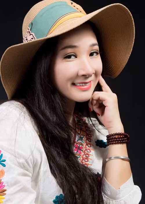 Trải qua 2 lần sinh nở, nữ nghệ sĩ vẫn đẹp mặn mà.