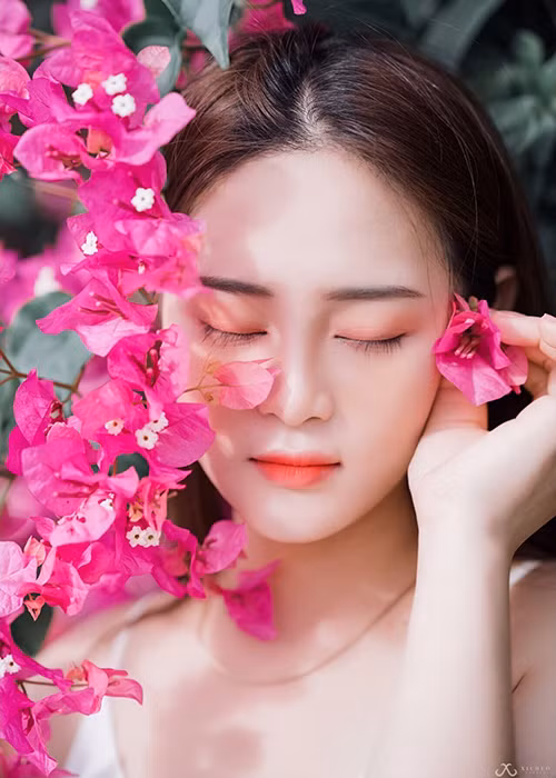 Ngọc Quyền thu hút ánh nhìn người đối diện bởi nét mặt xinh xắn như hot girl.