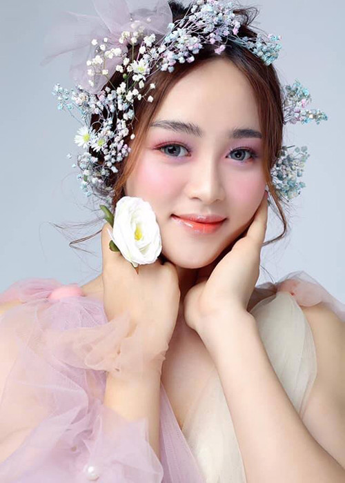 Ngọc Quyền đang làm người mẫu tự do. Cô chụp ảnh, đóng clip quảng cáo.