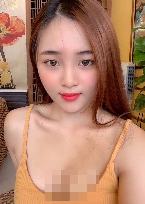 Năm 2016, 9X tham gia cuộc thi Người đẹp thời trang. Thành tích của cô là Á khôi 1.